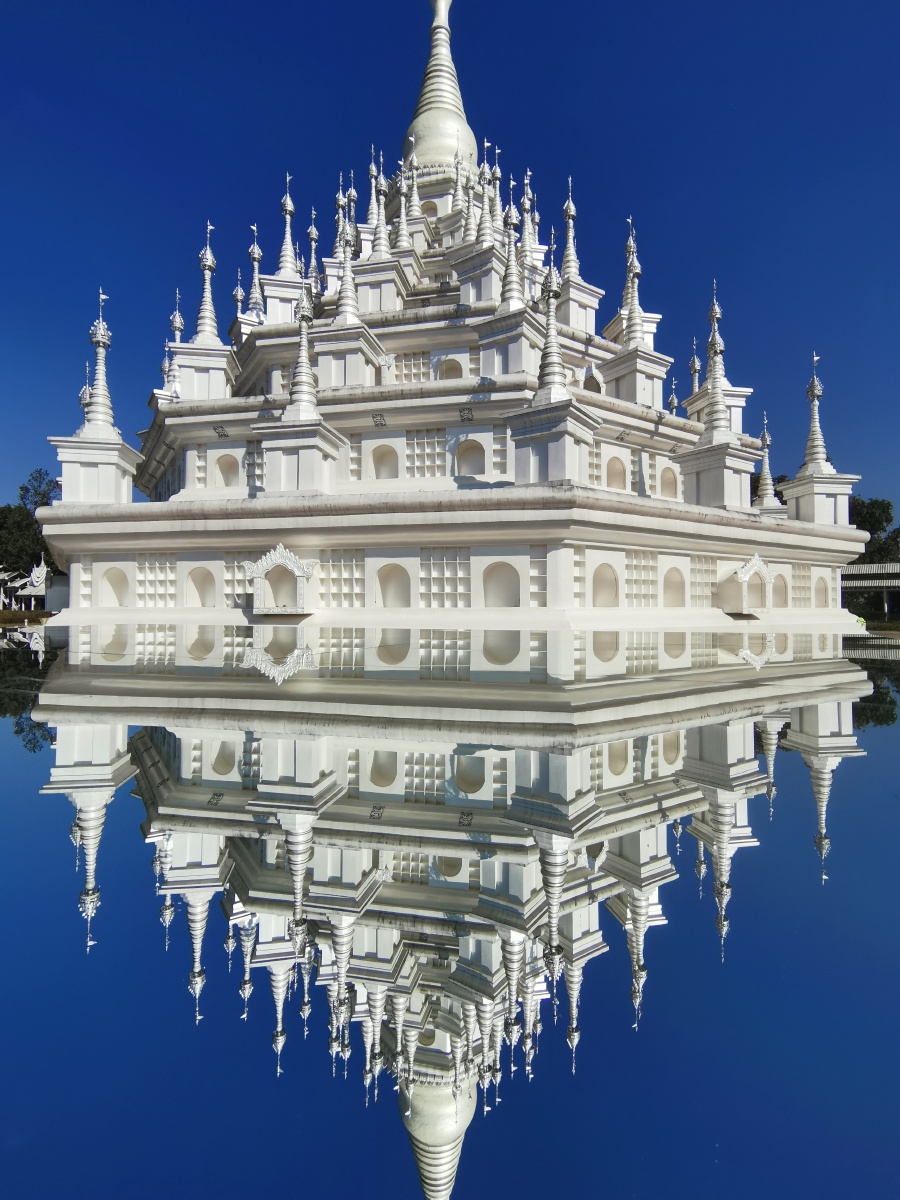 芒市勐焕大银塔