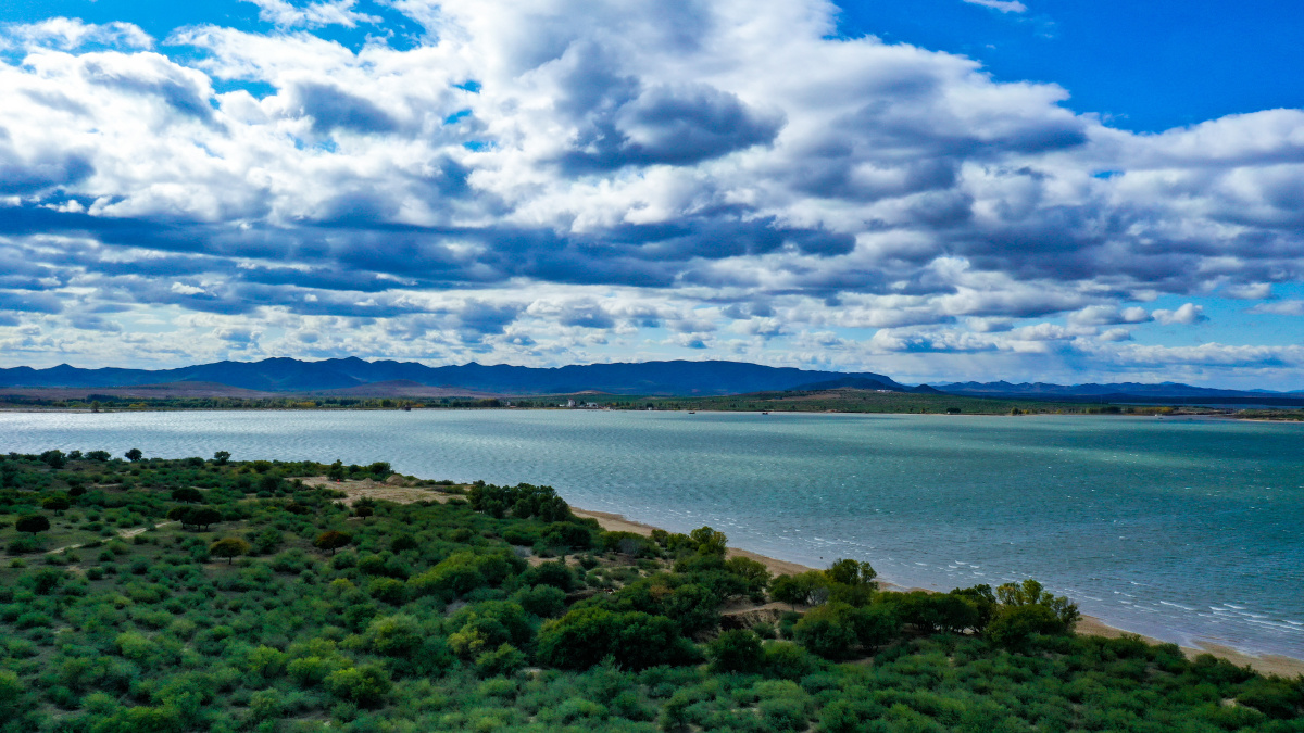 草原湖泊摄于科尔沁右翼中旗