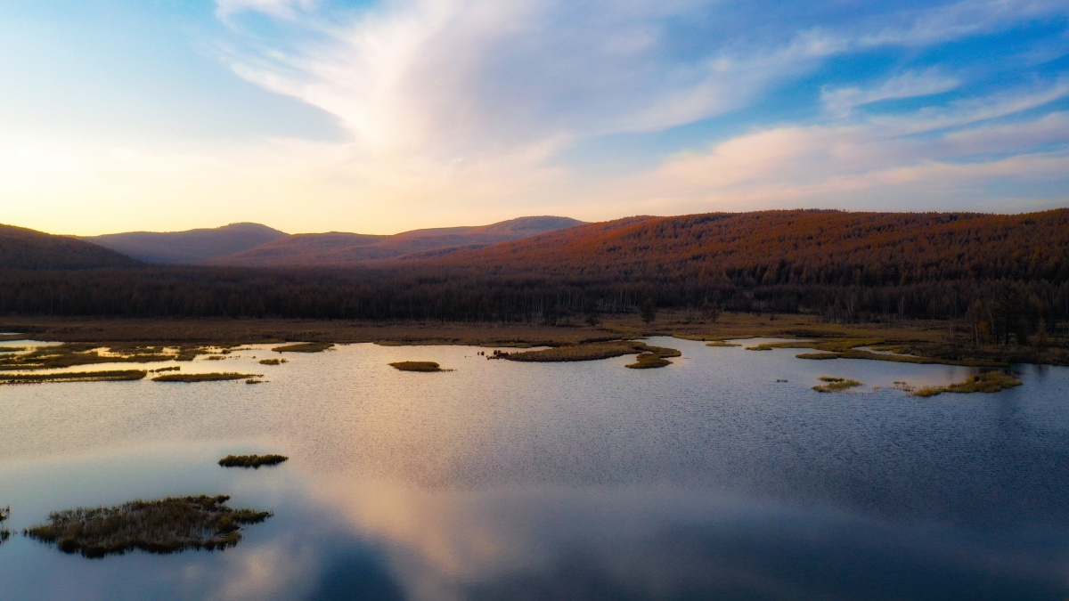 美丽杜鹃湖摄于阿尔山