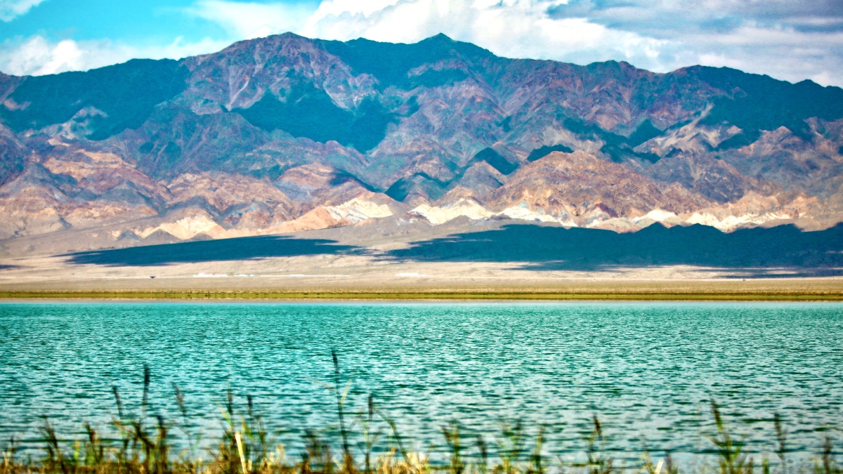 小柴旦湖丹霞青海格尔木