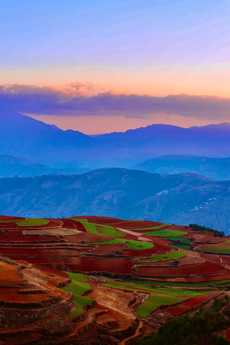 东川红土地日出