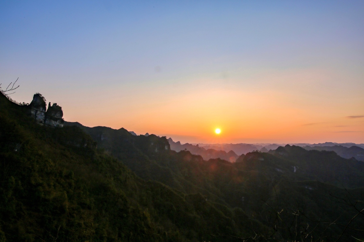 日落群山摄于黑冲景区
