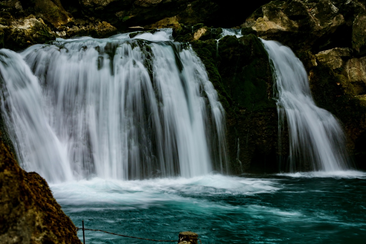 青龙潭瀑布摄于茂兰森林公园