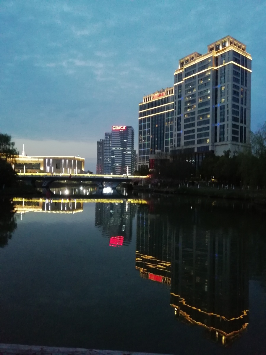 夜幕下的喜来登大酒店