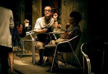 《老上海1942》
上海田子坊。这位男士的装扮在复古的环境中，透露出老上海的独特韵味。