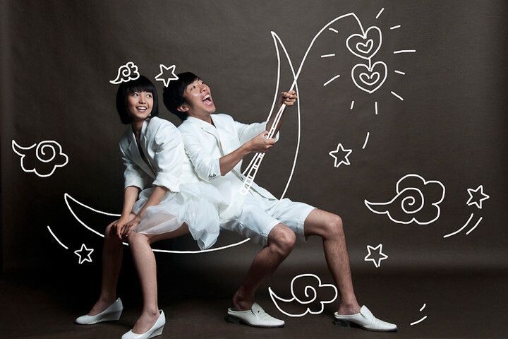 坐在爱情月亮船，享受甜蜜的时光