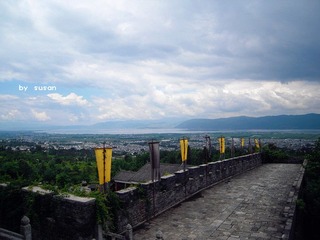 在城墙上远眺.jpg