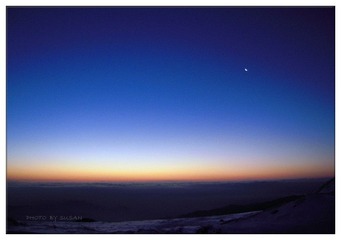 2013.4.7山顶 日出前.jpg