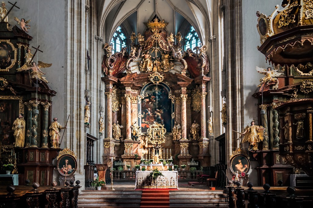 教区教堂 Piaristenkirche