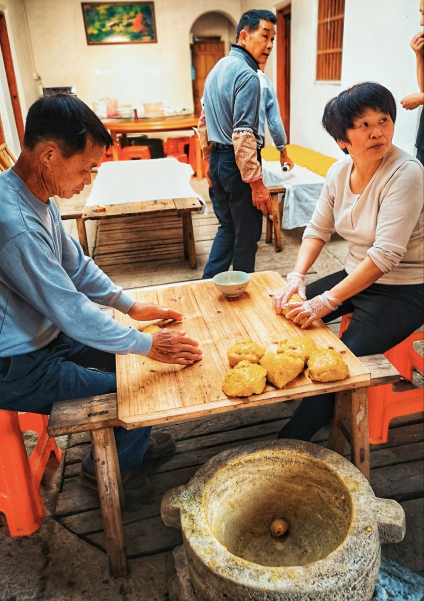 年货大年三十客家人必备的年货黄粄腊肉