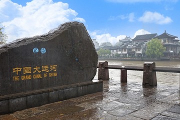 899021