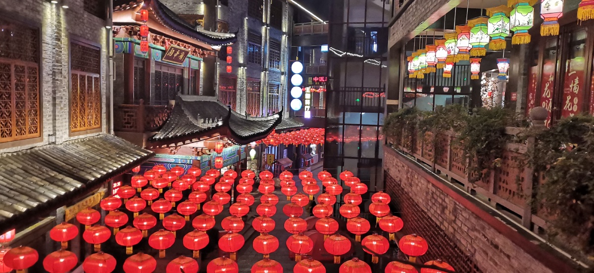 年味吉安:庐陵老街灯笼高挂 夜色美轮美奂