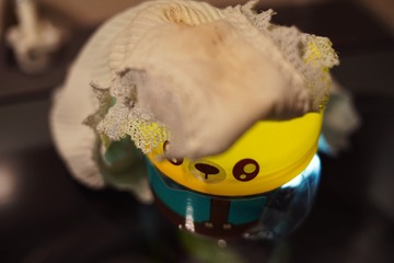 16303