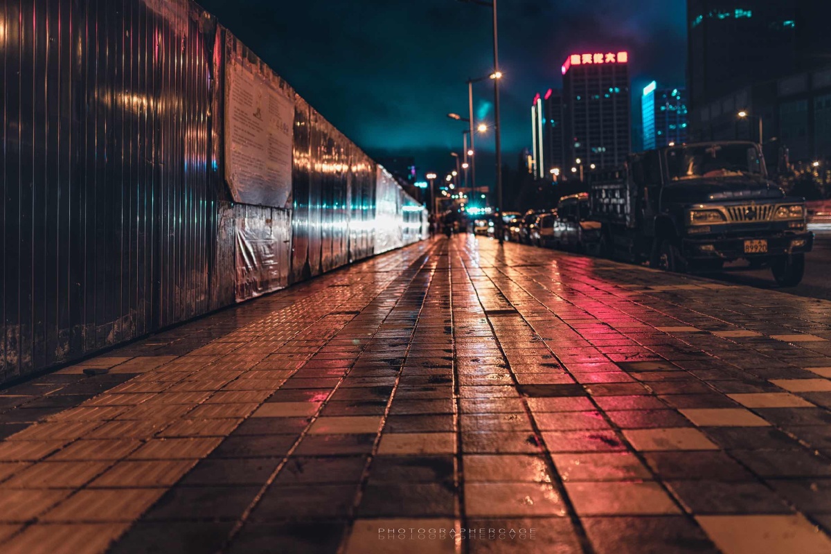 雨后的地板,多了几分色彩