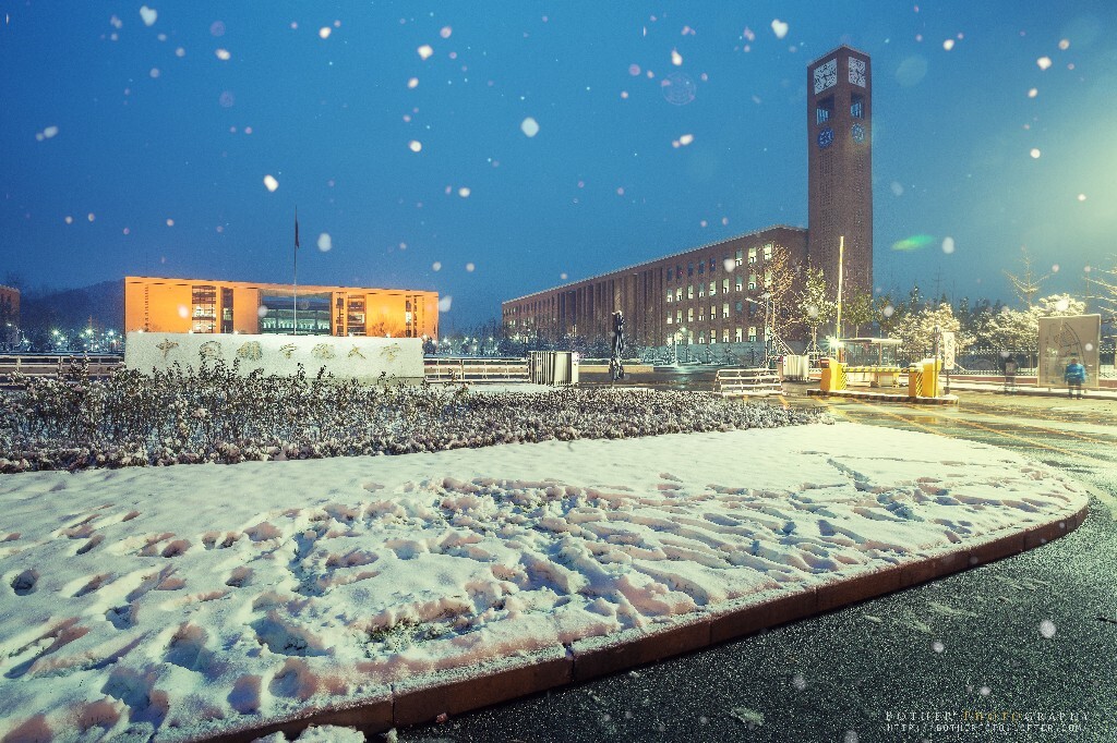 This snowing day makes UCAS a fairy land!<br />
<br />
图虫:<a href="http://bother.tuchong.com/">http://bother.tuchong.com/</a><br />
lofter:<a href="http://botherfoto.lofter.com/" target="_blank" rel="nofollow">http://botherfoto.lofter.com/</a><br />
weibo:bother7