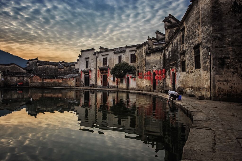 这个云出现之后 下午就下大雪了。。很悲催中午我就撤了没拍到宏村的雪景。