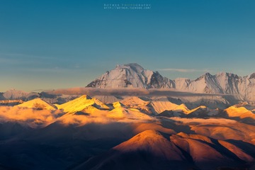 金色雪山