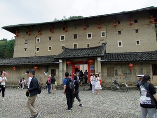 1667559