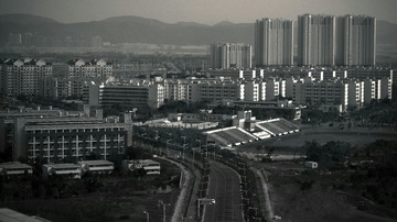 982472