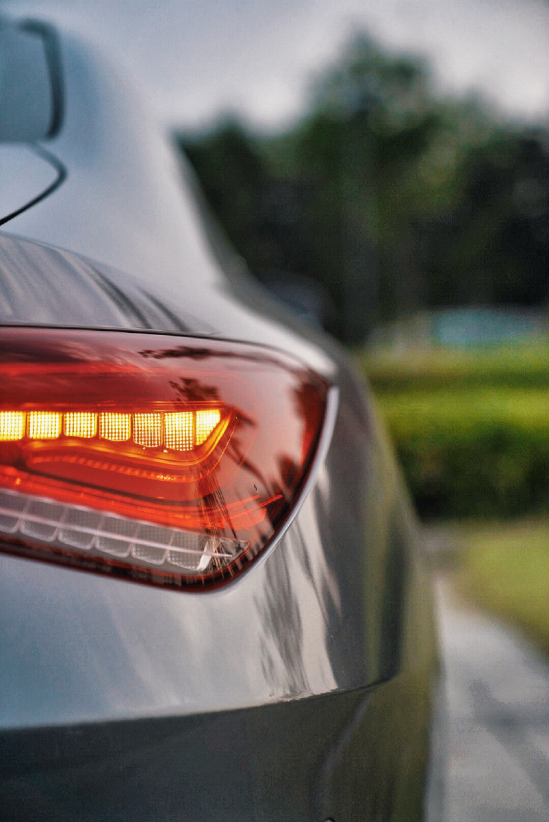 最喜欢的车灯照片之一