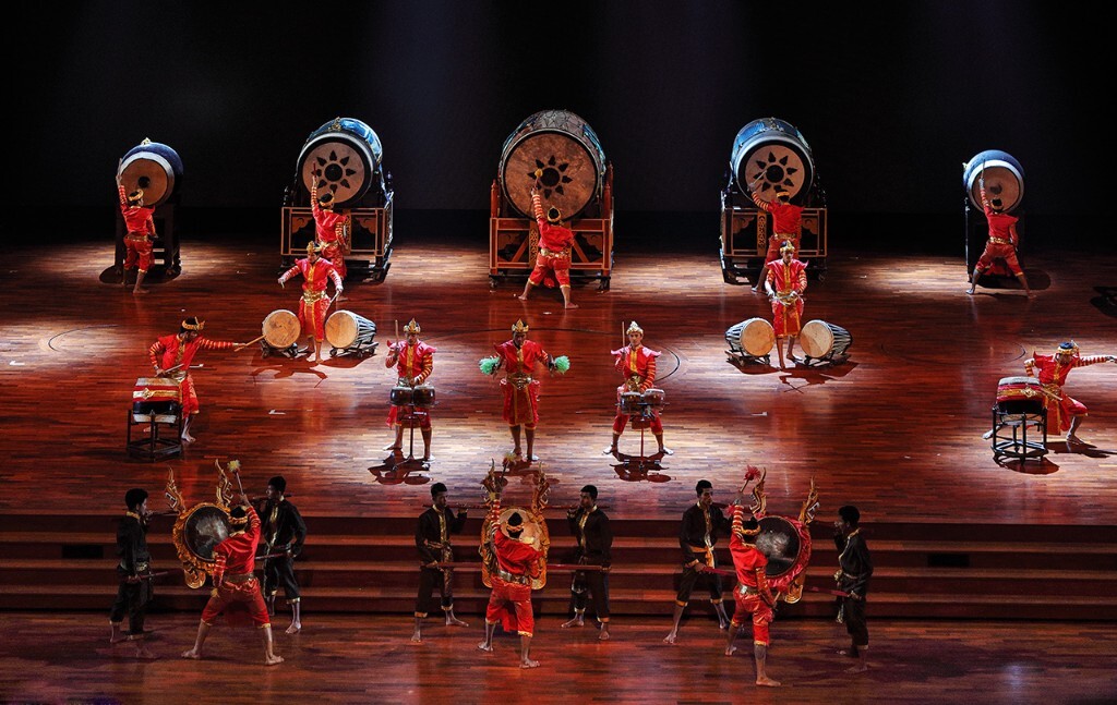 红扇舞蹈,首次报名参加舞蹈专业考试可选择古典舞和现代舞