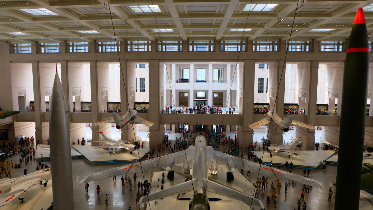 7月,军事博物馆红军飞机,2019年7月,军事博物馆一楼大厅的飞机与观众