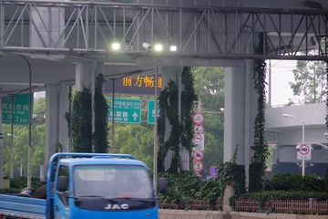 57351