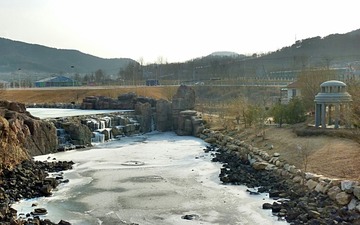 893519