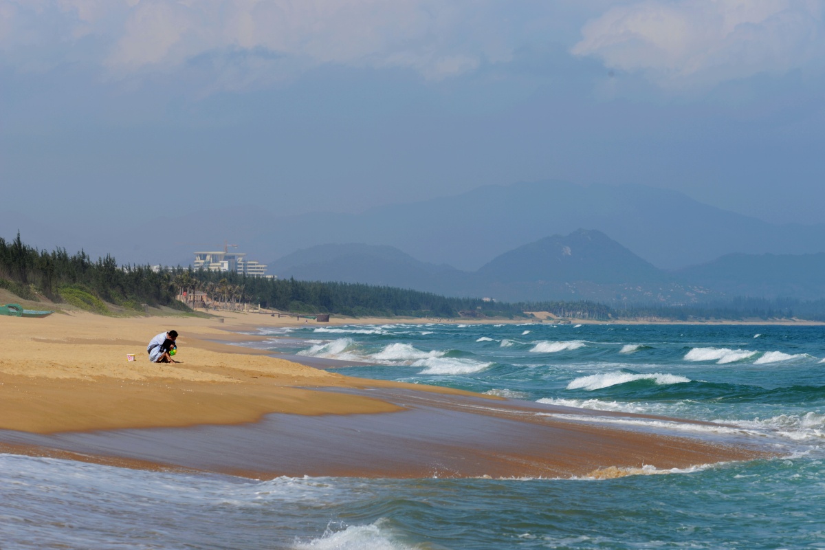 海南·海棠湾·父女情,人在山海间渺小无比,但人间之爱比山