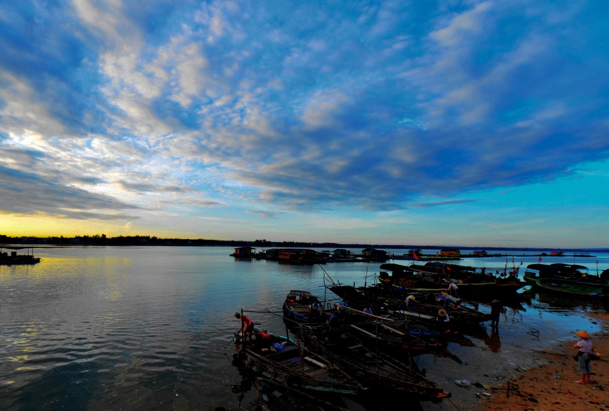 小渔港码头一角