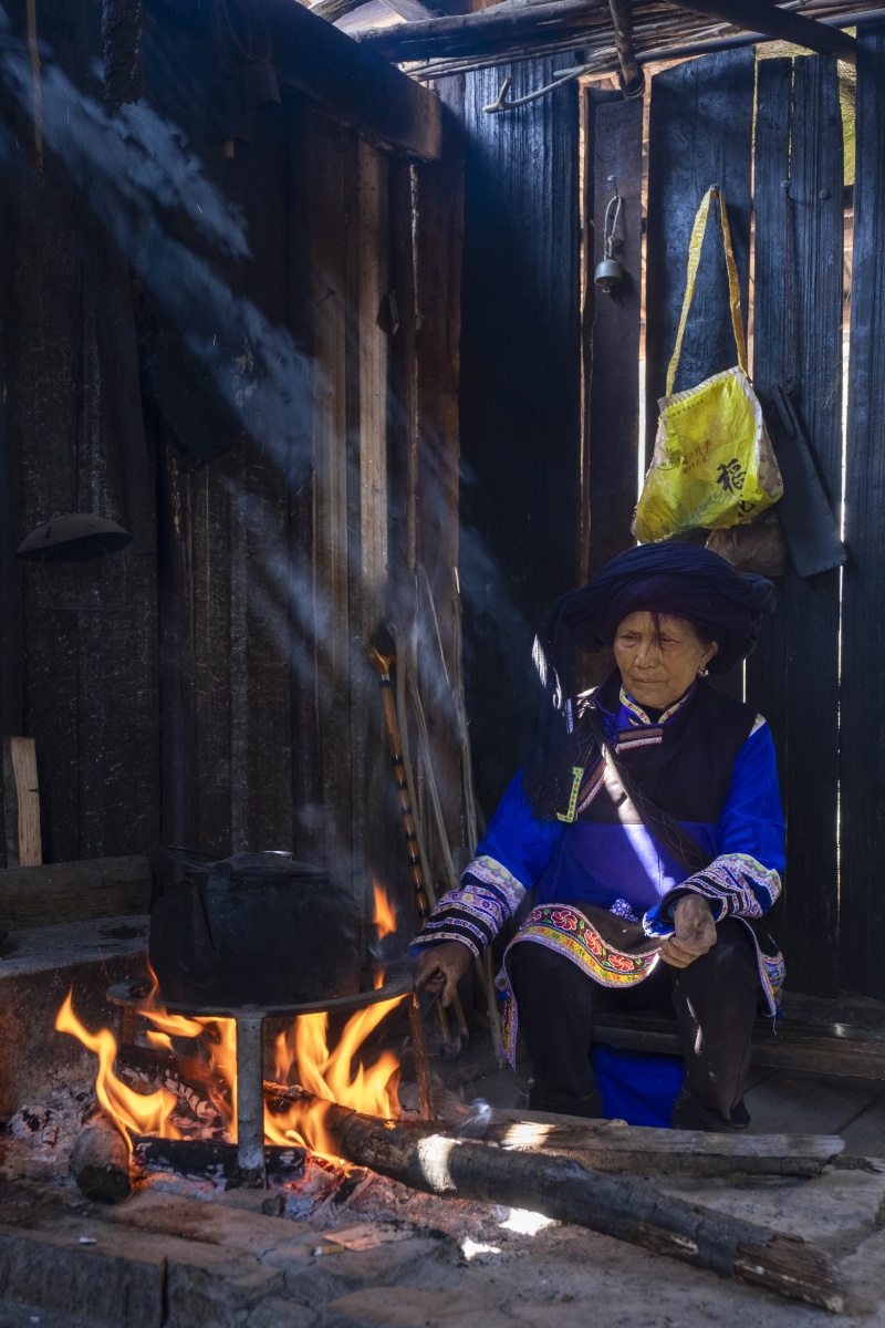 《云南人文映像》——《延续了上千年的傈僳族火塘文化》"火塘"傈僳语