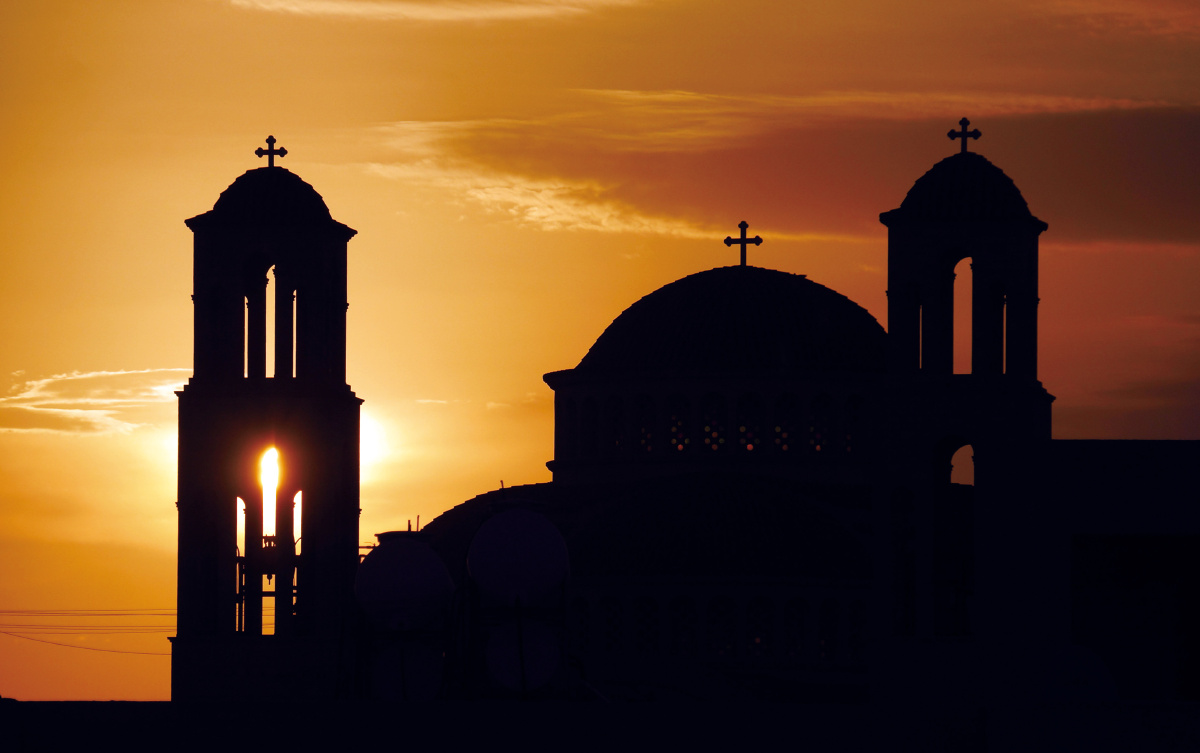 日出时分的东正教堂