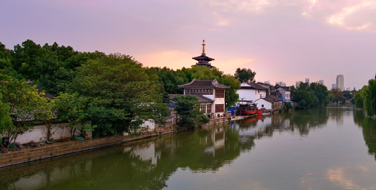 黄昏:寒山寺外枫桥边.