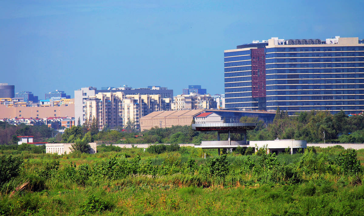 人去楼空的大校场机场.东塔台