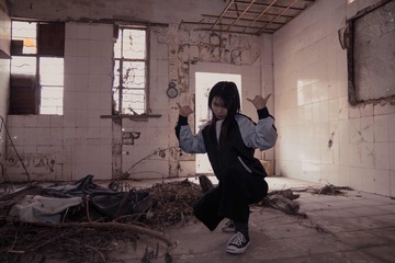 001
