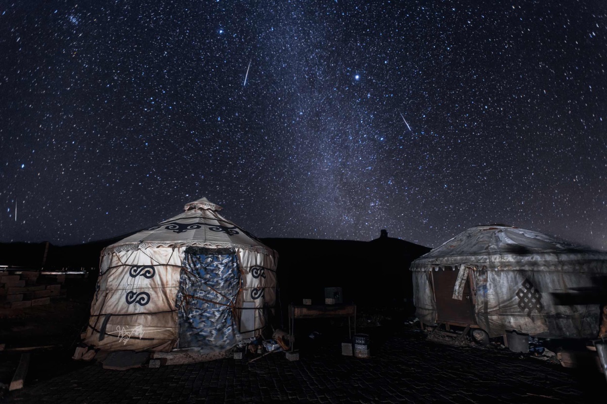 星空下的蒙古包