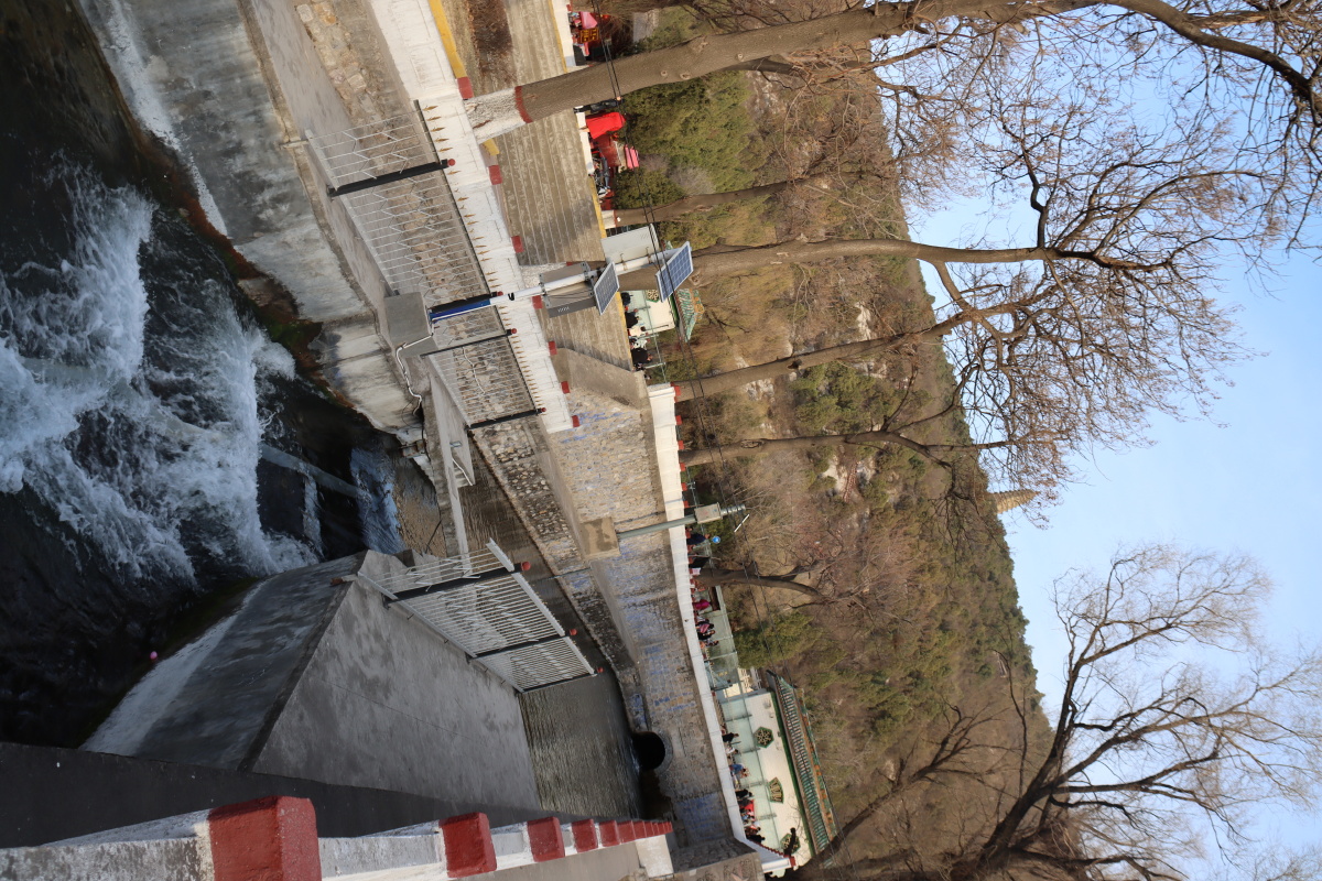 细拍飞虹塔霍泉