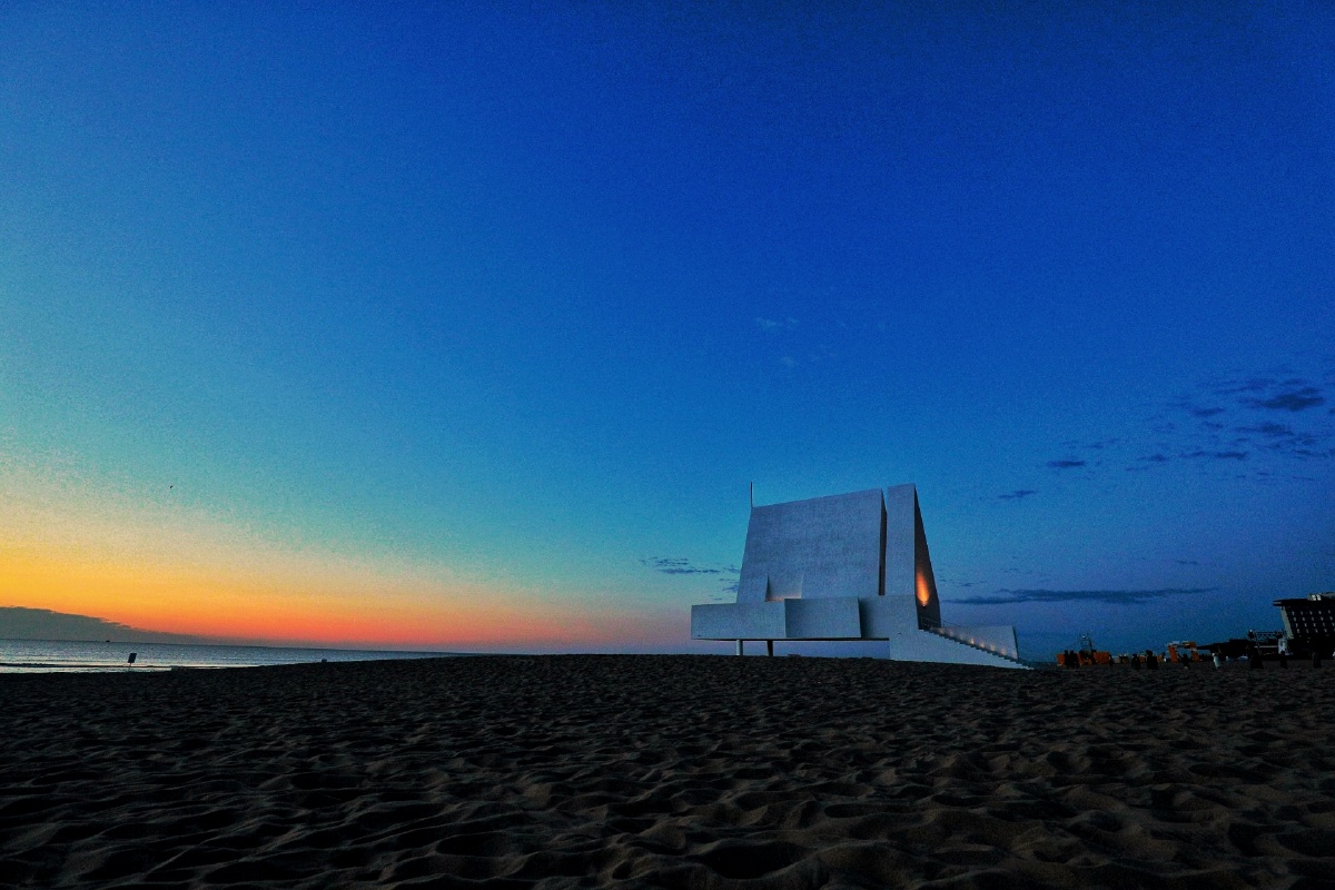 阿那亚礼堂 - 开开心心拍照片