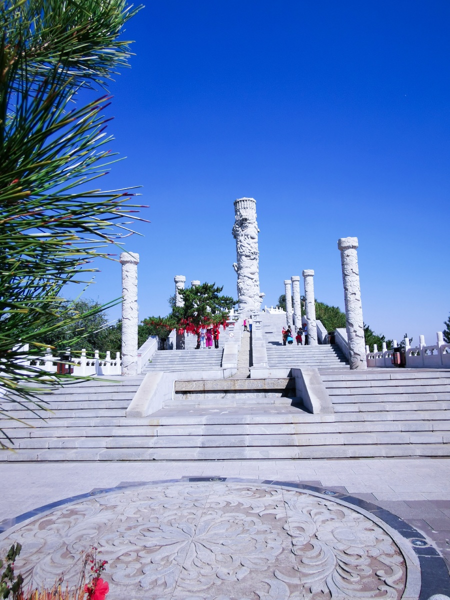 颠峰九龙柱麻衣山上