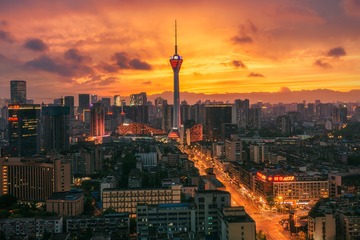 成都丨夕阳下的天府熊猫塔