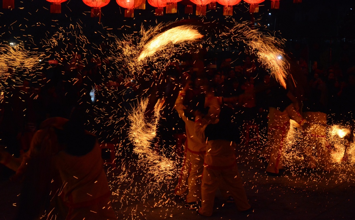 客家新年舞星火龙