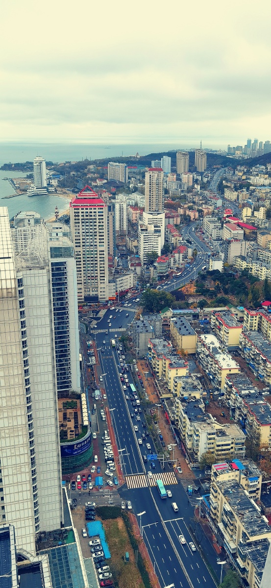 烟台二马路的夜晚和白天