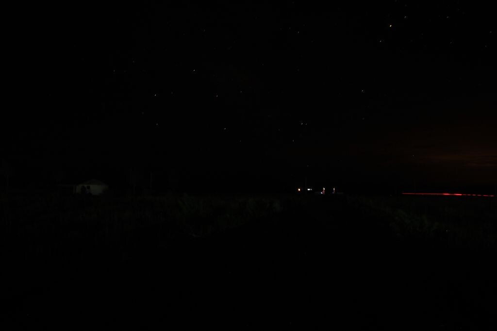 夜空<br />
长曝光,留下星空。<br />
微博:倏仅是一口半小夏锅<br />
邮箱:729975630<a href="https://tuchong.com/517570/" target="_blank">@qq</a>.com