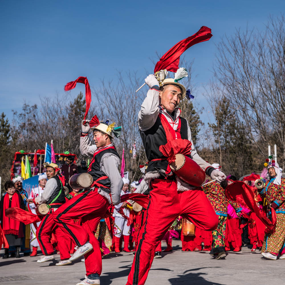农民自发组织老腰鼓秧歌队
