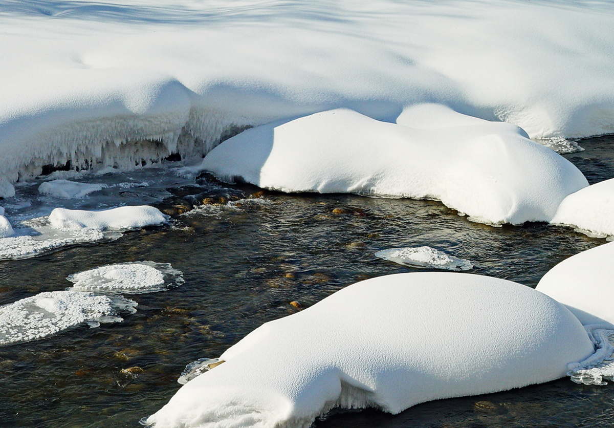 雪水冰河新疆阿勒泰