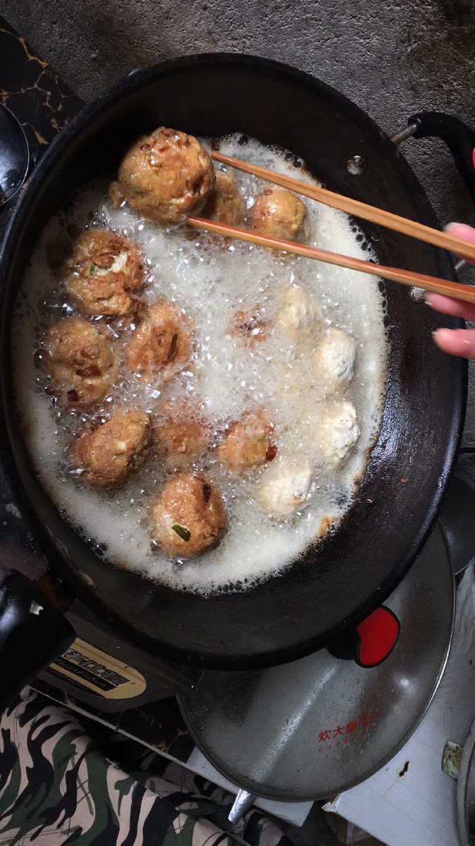 春节炸肉圆子,点个赞吧