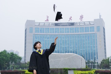 981824