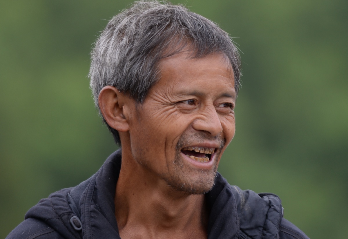 乡村汉子其实他我们村里最有型的男人贫困掩盖不了发自内心的笑