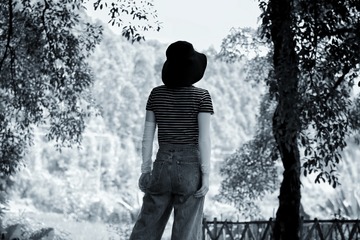 2106205