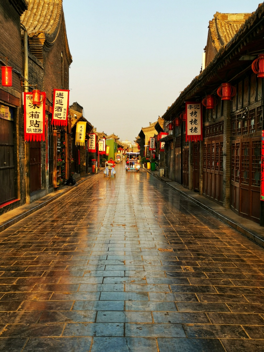 平遥古城是中国境内保存完整的明清时期古代县城的原型古代城墙官衙街